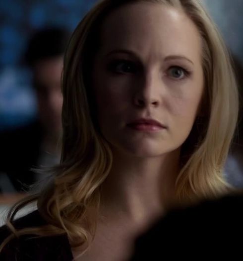 ᵔᴥᵔ -- *Aleargă pe acolo* Măăi nu mă umple de făină#Hayley Hăhăă ce faţă ai #Făneel - here - episode 18 - done