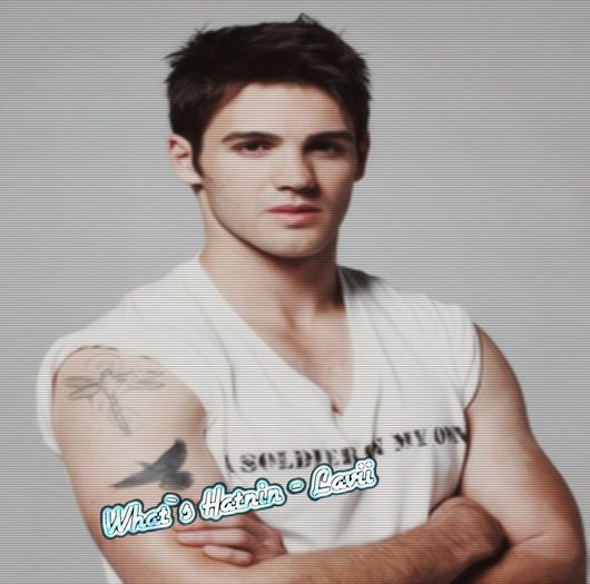 ce romantiic , ce frumos , sa fii singur like a boss #tyler :>