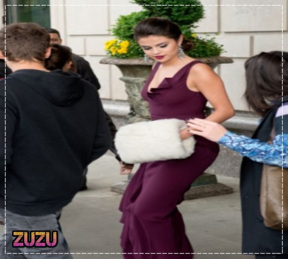  - x - SG - 05-05-2014 - Saindo do hotel Ritz-Carlton a caminho do Met Gala NY - Selena Marie Gomez