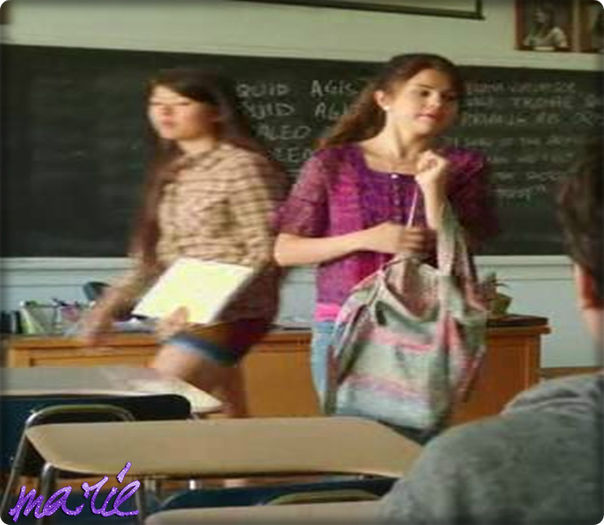 ;; [intra in clasa si se aseaza in banca]