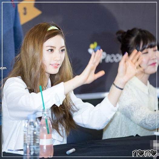 .★. . . . :| .. Siwan..:)) Cand doarme il ducem la Pledis.. si-l lasam acolo..:))