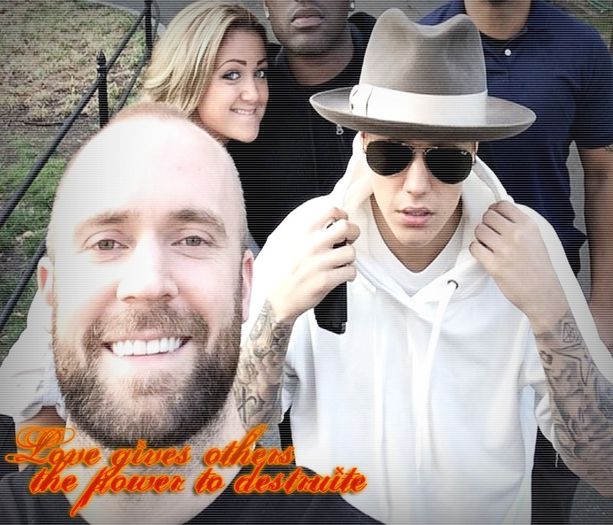 ;; [se uita dupa aia cum pleaca ; si dupa ce pleaca se uita la Karina si ramane blocat ] [i.g. ; Not; again ..Why is she here?!why is she always here?! Can`t she just fvck off ..This girl , damn..] [ o priveste fara sa scoata nici un sunet dar analizand-o complet ]
