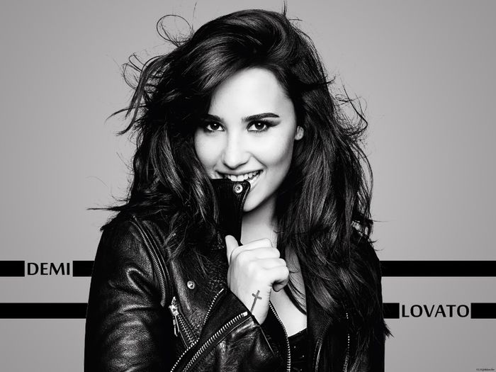 demi_lovato_girlfriend_2013-1600x1200
