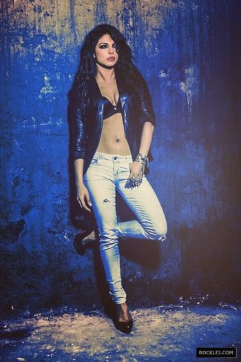 Priyanka-Chopra-Unseen-Hot-Photoshoot-Photos-7