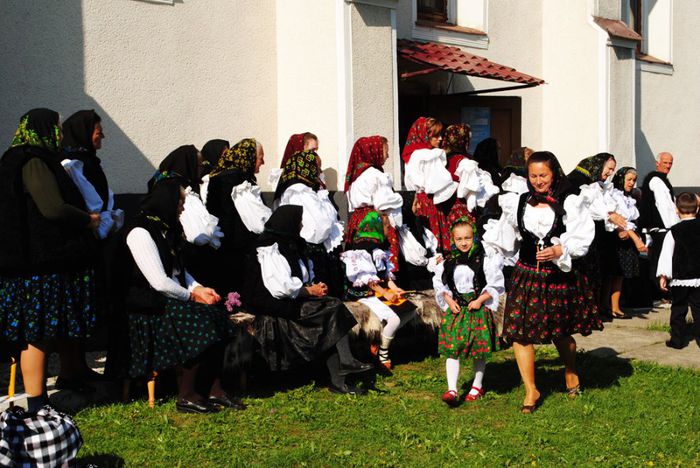 15.festivalul Pintru mindra din Botiza-Botiza; muzica,obiceiuri traditionale;parada portului popular;concursuri,cum ar fi ,trasul funiei de catre baieti si desigur,cea mai mindra fata din Botiza
