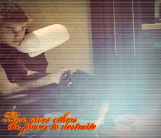 ;; Wanna go on a date..? [i.g. So childish ...Damn . Sigur refuza X_X ; ] [se loveste in; cap -but bine in mintea lui- =)))) ]
