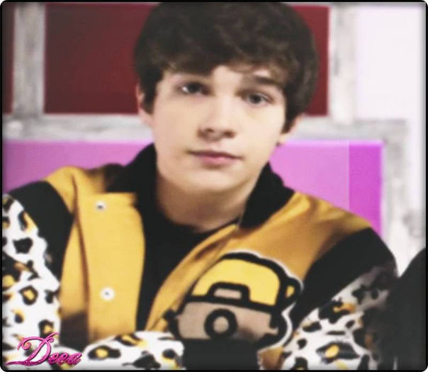 ;; [o analizeaza] te-ai aranjat pentru mine?:>