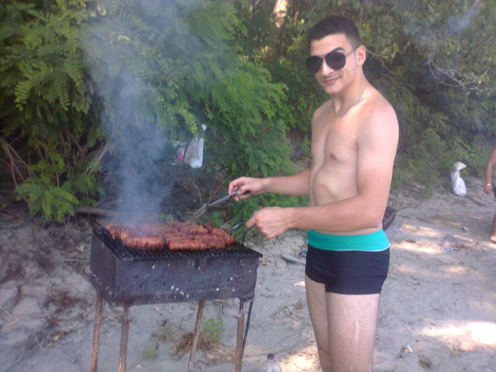 eu la gratar - Fiul meu mic iulian