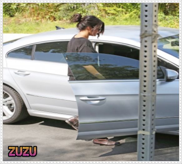  - x - SG - 12-06-2014 - Saindo de sua casa em Calabasas CA - Selena MG