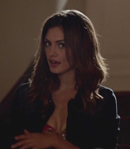 ✿- Hey Elijah, ce faci? Mai vrei servetele Fane?