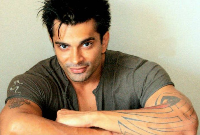 b06c2b904602e16056a1a2df0f06a827Karan Singh Grover1