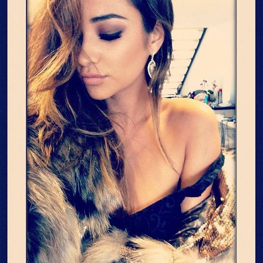 Shay-Mitchell-shay-mitchell-35564925-609-609