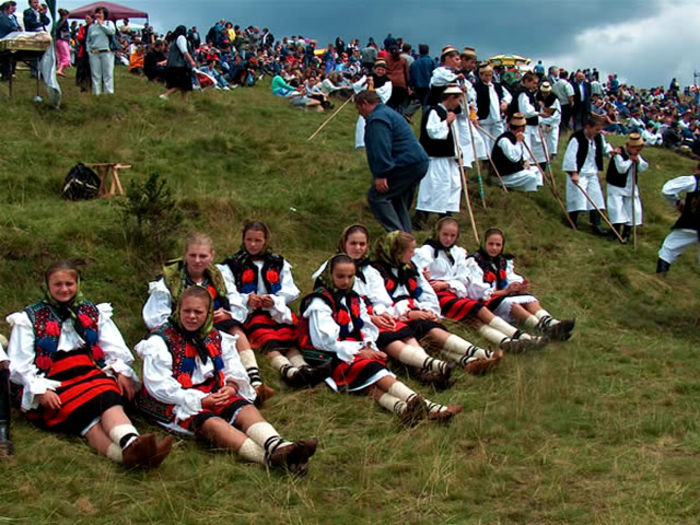 30.Festival Stan Ioan Patras-Sapanta; Festivalul intercultural de cintece si dansuri traditionale a fost initiat in anul 2010 de catre irlandezul Peter Hurley,care a finantat primul Festival,exclusiv din banii lui
