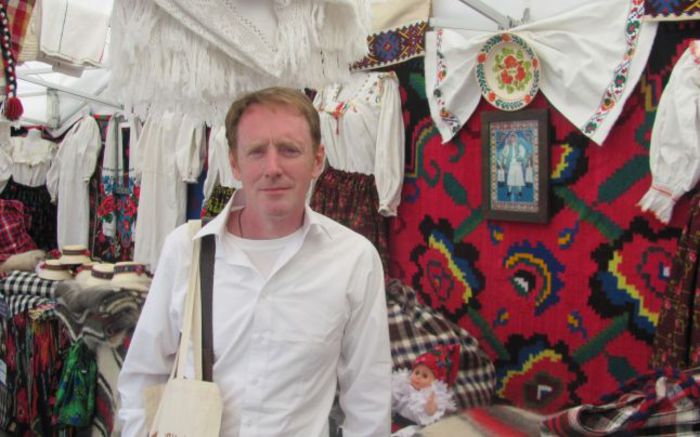 31.Peter Hurley; in 26 de zile a parcurs singur pe jos,cei 650km dintre Cimitirul vesel(Sapinta) si Muzeul national al taranului Roman,din Bc.,pt a atrage atantia asupra valorilor culturale ce trebuiesc conservate si 

