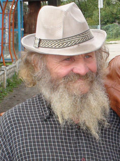 35.Alexandru Perta Cuza-Targu lapus; renumit sculptor in lemn,a creat peste 3000 de troite in MM si in tara;a facut singur biserica din muzeul aviatiei,Buc.
