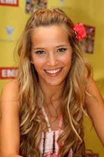 descărcare (1) - Luisana Lopilato