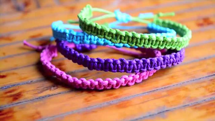 2_74765 - DIY Stackable Square Knot Cobra Stitch Bracelets