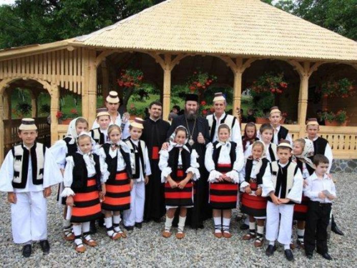 46.Joc de pe Cosau-Sarbi; Festival folcloric,in a 3-a zi de Paste
