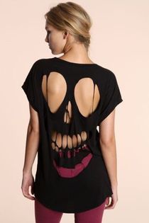 l_856000b0-e1a4-11e1-91dd-6f1e1dd00007 - DIY Skull Cut Out T-Shirt Tutorial