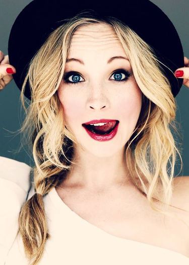 ᵔᴥᵔ -- *intră*Hello my loves , drăgu unghii apropo Hayley.