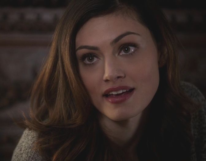 ✿ -Atunci i le fac albastre:x for you Klaus!*ii face unghiile lui caro*Elijah de ce esti asa cuminte