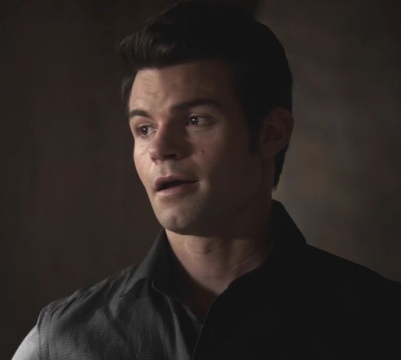 Heii Bonnie Buna Davina! *se duce in bucatarie si-si aduce bere* =))