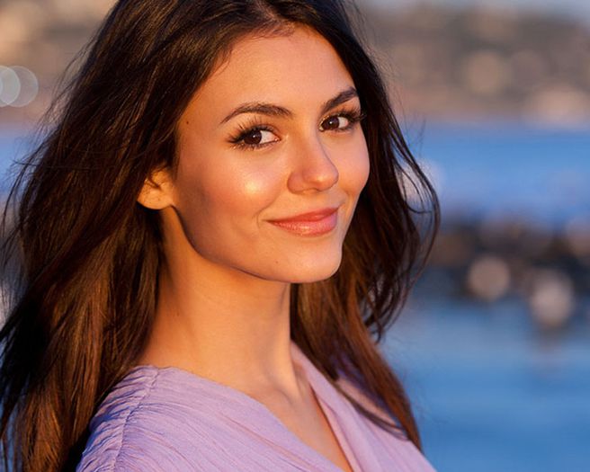 victoria-justice-8430-8763-hd-wallpapers