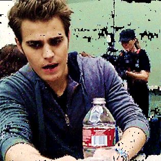 » . *face gargara cu bere apoi scuipa la loc in sticla*asa #davina ; *click; mai bine ii dai foc lu klaus, ce zici? :j #bonnie
