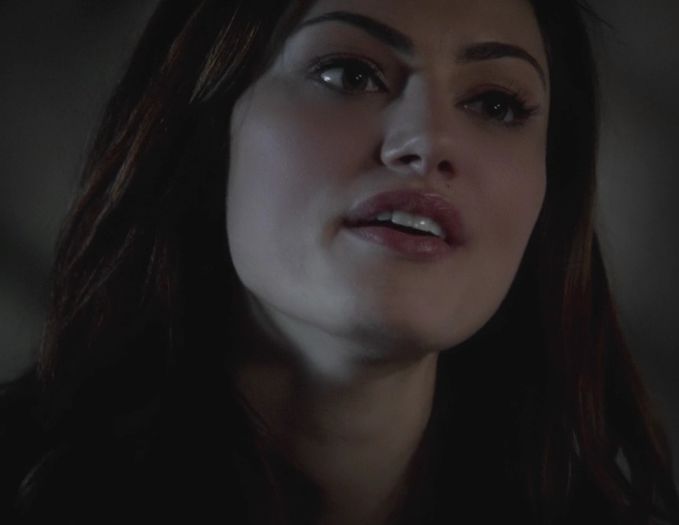 ✿ - Vorbeai de lup si hibridul la usa,Fane! Hey Klaus!