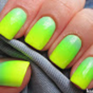photo - Pastel mint and neon yellow - Ombre nails
