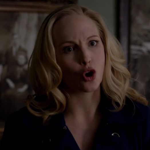 ᵔᴥᵔ - *Îi dă ceva de băut*Dă pe gât,Bonnie :)) _ Ia şi tu, da să nu dai la pisică.#hayley