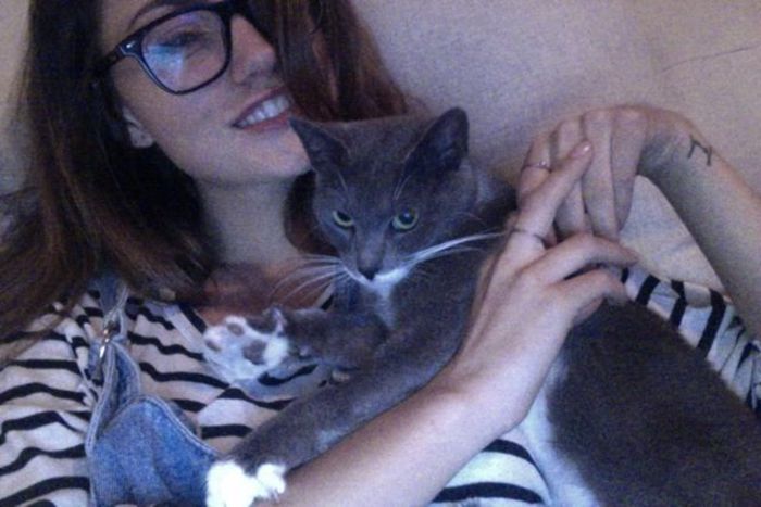 ✿ - Poate nu mai are credit, Caro. Multumesc Bonnie*da lapte la pisica* click; Si iti place la noi pe banda, te-ai acomodat? #b
