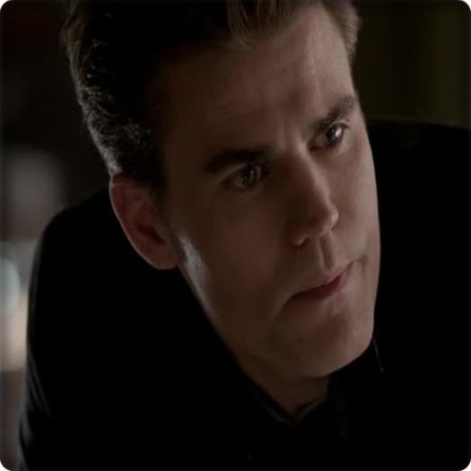 ».a iesit, a dat com mai jos #elijah ; hey, ce-ai maa? #klaus