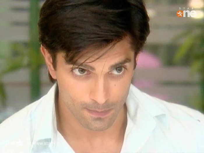 Si ea este sora ei, Andreea