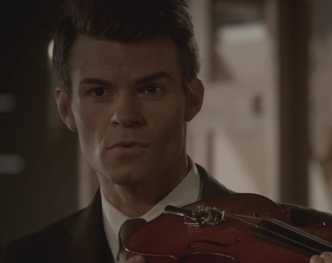 Porcule, nu fii magar *ii da cu vioara in cap* #fane=))) cl; ( veniti la noi la bucuresti vizitati-ne si tu si sora ta;;) ) @elena
