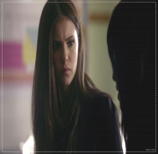 - #o lipeste de perete. esti crizata =)))))) #carolaina ++ #sare pe Bonnie. ce faaaaaaaaaaaaaaaci ?