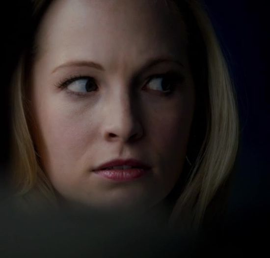 ᵔᴥᵔ -- De când sunteţi tu cu Elijah aşa uniţi? #Klaus. *Stând lipită de perete*Help me pls #Bonnie