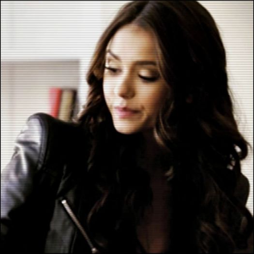 ♡❧`⇒.; -ridică o sprânceană în sus- oh, Elijah taci ;;) =))) .. mbine, tu ?