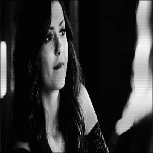 ♡❧`⇒.; -îi răspunde la sărut- #Elijah.noi da..mhm =))) #Davina.