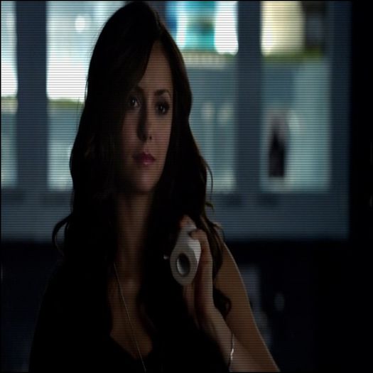 ♡❧`⇒.; -vine și se aruncă pe canapea- heeeey.