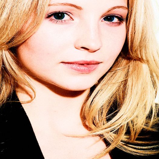 ᵔᴥᵔ -- *Continuă sărutul* #klaus Ok, pupici #Hayley