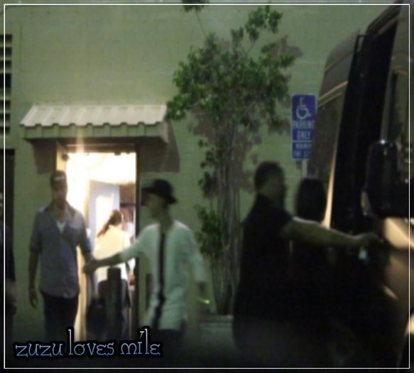  - x - SG - 20-06-14 - Saindo do restaurante Mastros com Justin Bieber LA - Jelenaisback