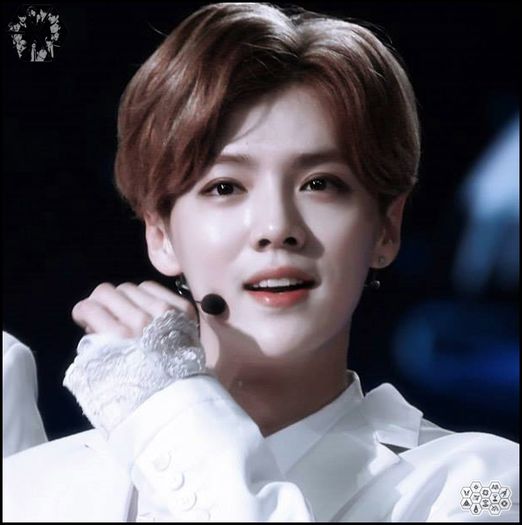 .Han| ..Nu-i bai. Tu nu le imparti, dar ele se impart singure. :3 :)) #S. [desc]; Juna, cine-i norocosul? ;;) #J.
