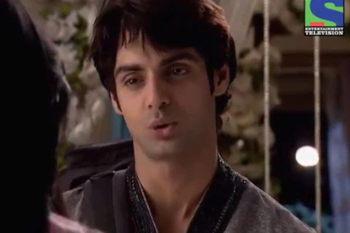 Nu pot sta mult pleaca avionul, asa ca...