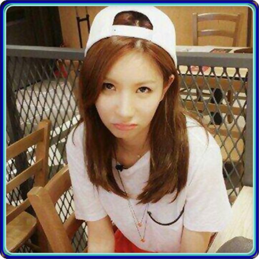 • Paa~ ..:) .. [se uita la Siwan] ..:-L.. Ia hai..:-L