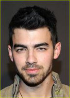 92835561_GBOZQOJ3 - joe jonas