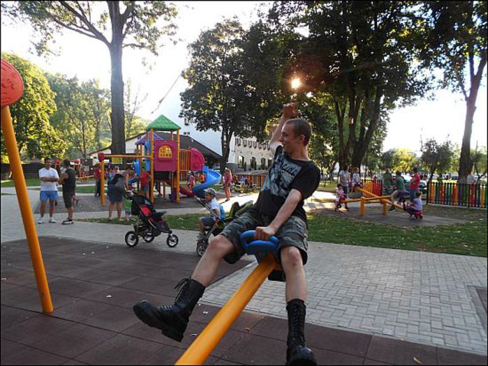 vârsta maximă admisă -10 ani..