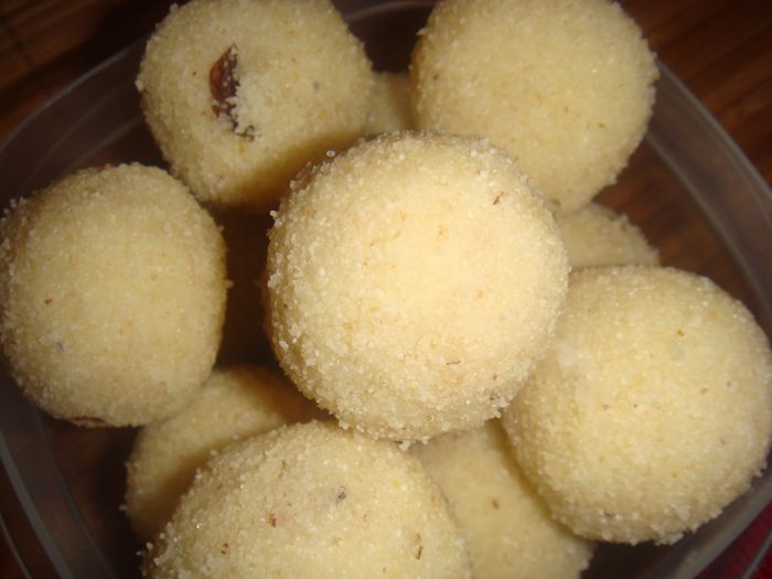 Rava Ladoo (Dulciuri din gris) - Dulciuri