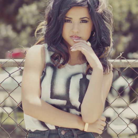 Becky G: 8 - Frumoasa cu o voce la fel de frumoasa, dar eu nu ascult genul asta de muzica.