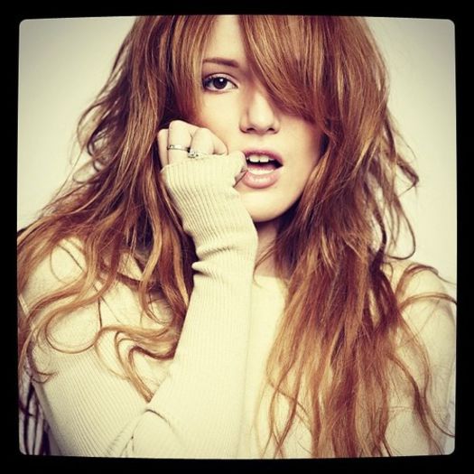 Bella Thorne: 8 - Nu o stiu decat din "Totul pentru dans" in rest nu stiu nimic despre ea.